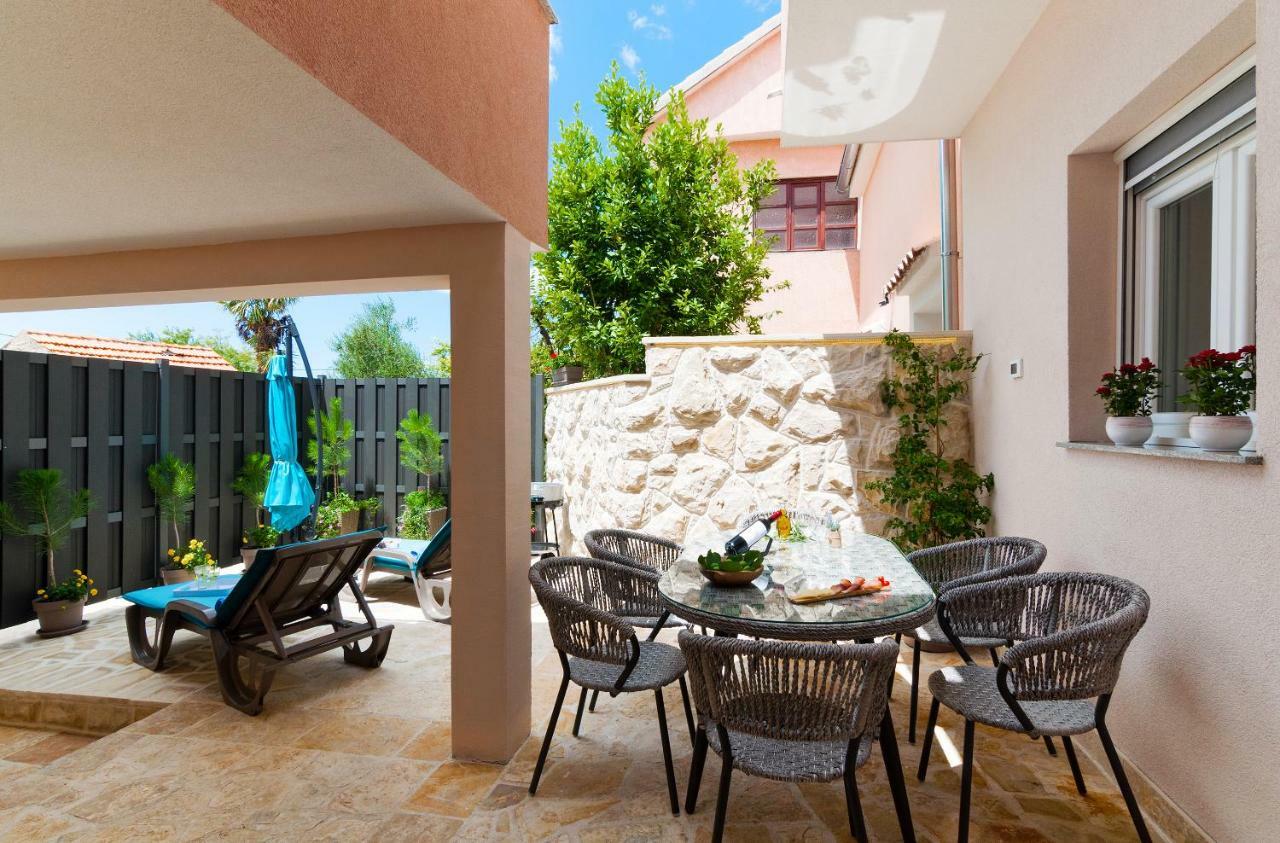 Stela - Private Terrace & Parking Apartment Zadar